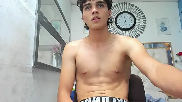 Snapshot of heiker_ chatting on March 14, 2025, 5:27 am heiker online show from March 14, 2025, 5:27 am