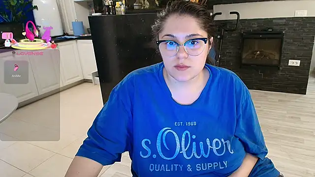 Layla- online show from April 15, 2026, 11:05 am