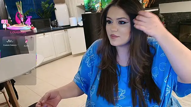 Layla- online show from March 1, 2026, 9:48 pm