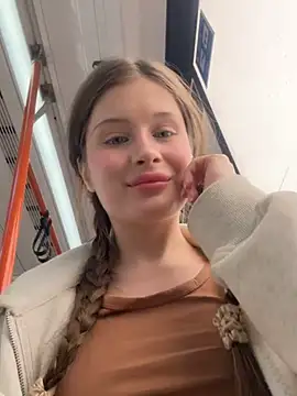 Snapshot of melicious_ chatting on March 5, 2025, 1:06 pm melicious online show from March 5, 2025, 1:06 pm