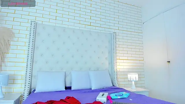 Emilly wilson  online show from October 25, 2025, 11:53 am