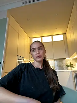 Beverly Hilll online show from October 28, 2025, 12:59 pm