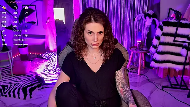 OliviaMcClean online show from June 5, 2026, 4:45 pm