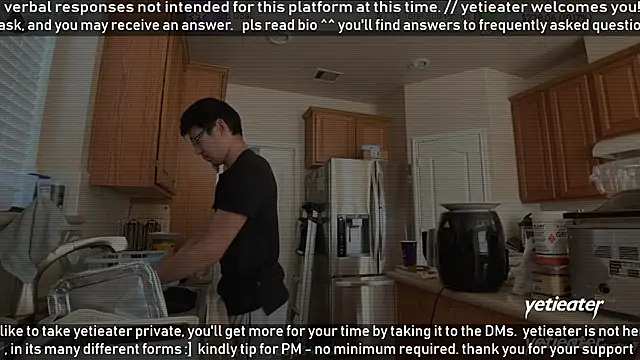 Snapshot of yetieater chatting on February 4, 2026, 6:58 pm yetieater online show from February 4, 2026, 6:58 pm