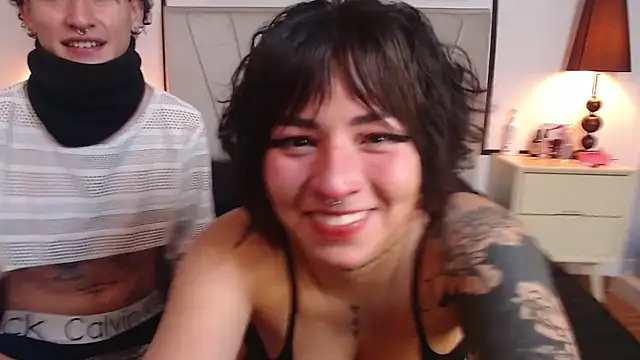 Aria and orien online show from March 14, 2025, 11:01 am