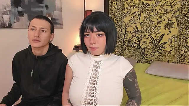 Aria and orien online show from October 15, 2025, 11:18 am