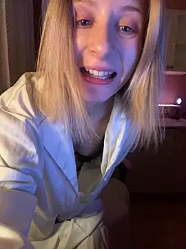 amorearte m online show from March 5, 2025, 8:32 pm