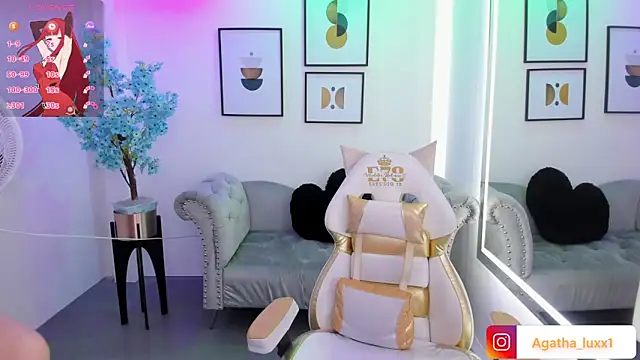 Agatha luxx online show from September 26, 2025, 12:34 pm
