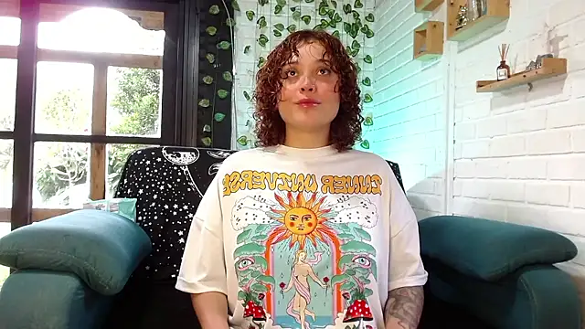 LiraSonnett online show from January 14, 2026, 9:40 pm