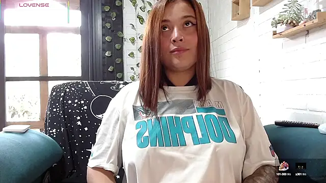 Snapshot of LiraSonnett chatting on March 17, 2025, 9:13 pm LiraSonnett online show from March 17, 2025, 9:13 pm