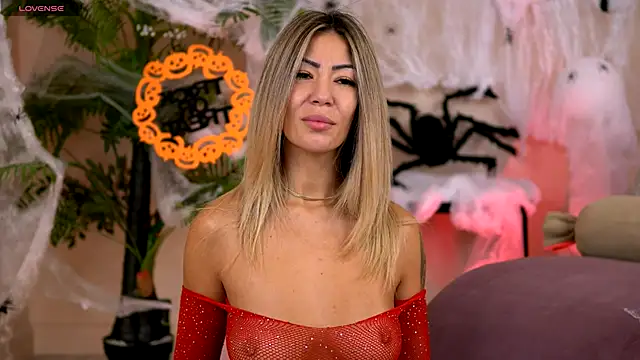 SophiaPotts online show from October 31, 2025, 4:20 am