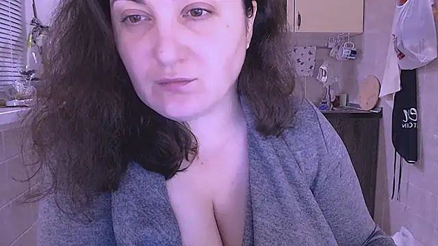 Snapshot of SoftLia chatting on October 10, 2025, 11:49 pm SoftLia online show from October 10, 2025, 11:49 pm