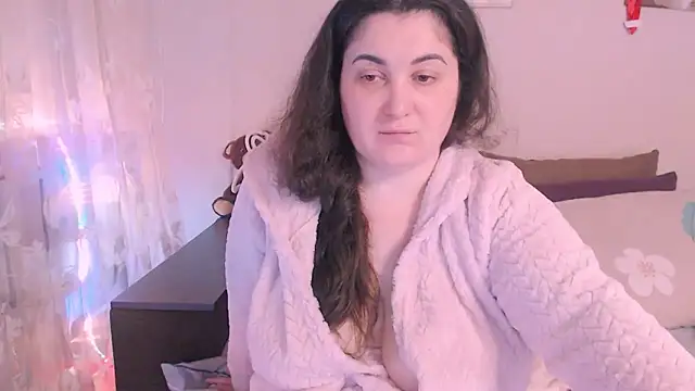 Snapshot of SoftLia chatting on March 18, 2025, 7:12 pm SoftLia online show from March 18, 2025, 7:12 pm