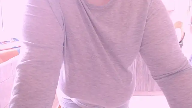 Snapshot of SoftLia chatting on December 24, 2024, 9:28 am SoftLia online show from December 24, 2024, 9:28 am