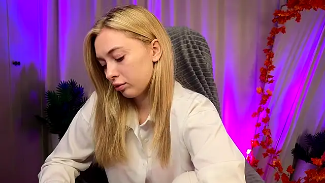 christie luv online show from November 15, 2025, 2:21 pm