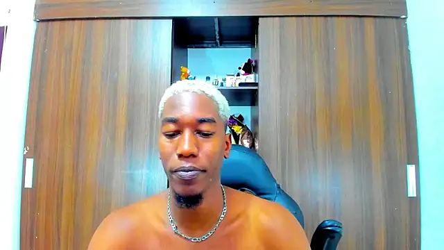 Dreamastercum  online show from October 2, 2025, 7:50 pm