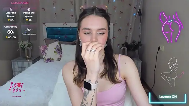 EmelyMason online show from April 15, 2026, 5:35 am