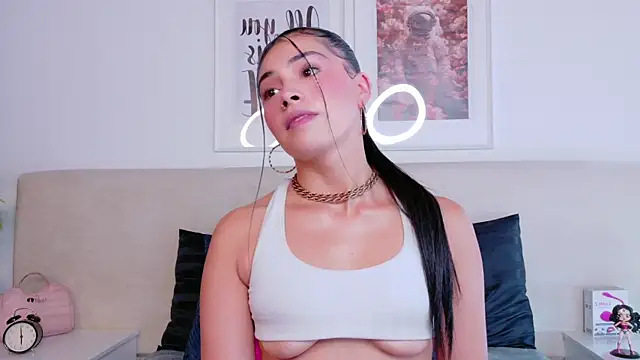 SaritaBratz online show from September 15, 2025, 8:42 pm