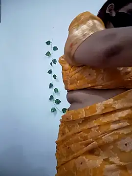 Snapshot of Neha-Bhabhi-Rasily chatting on September 18, 2025, 5:05 pm Neha-Bhabhi-Rasily online show from September 18, 2025, 5:05 pm