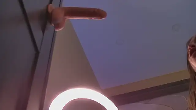 Amanda River online show from October 4, 2025, 6:48 am