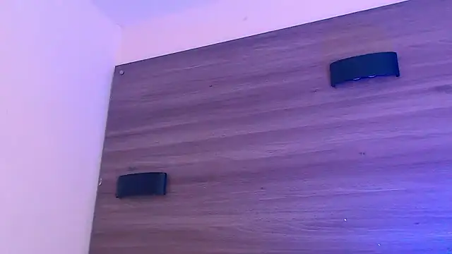 SashaNova online show from November 28, 2025, 4:01 am