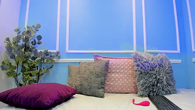 Lucy Canel online show from October 4, 2025, 7:04 pm