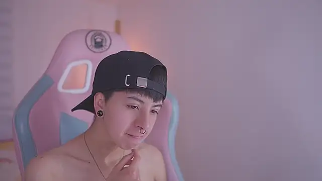 tommy blue online show from November 24, 2025, 12:27 pm