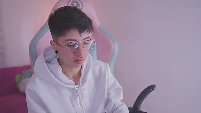 tommy blue online show from November 26, 2025, 12:27 pm