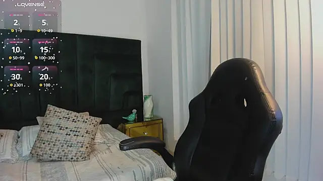 SaskiaGrendel online show from October 16, 2025, 6:05 pm