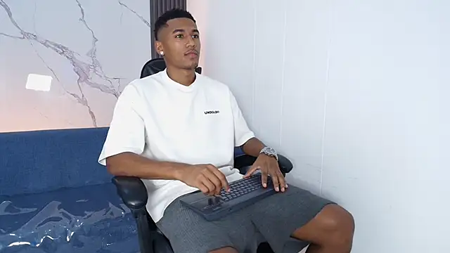 LexiAndDeker online show from November 29, 2025, 5:02 pm