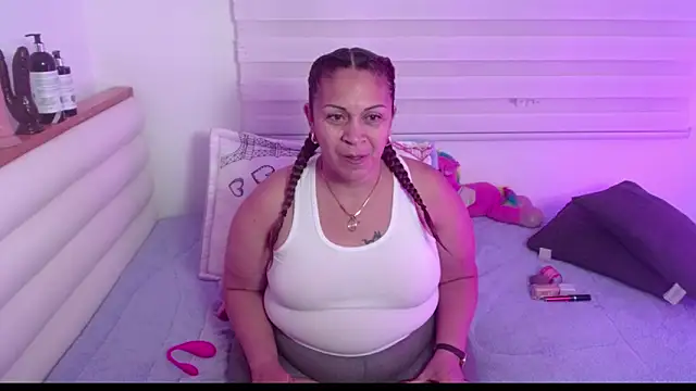 scarlettbooty online show from April 12, 2026, 11:13 am