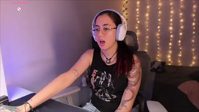 Snapshot of Camil_Lee chatting on November 8, 2025, 3:10 am Camil Lee online show from November 8, 2025, 3:10 am