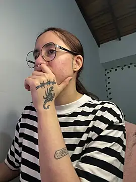 Snapshot of Camil_Lee chatting on March 7, 2025, 2:36 am Camil Lee online show from March 7, 2025, 2:36 am