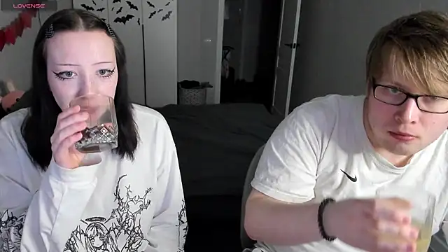 JayMollyy online show from April 16, 2026, 4:30 pm