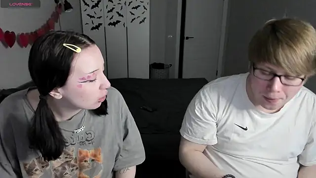 JayMollyy online show from April 15, 2026, 5:28 pm