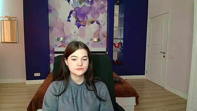 Snapshot of ElinaMils chatting on March 4, 2025, 12:33 pm ElinaMils online show from March 4, 2025, 12:33 pm