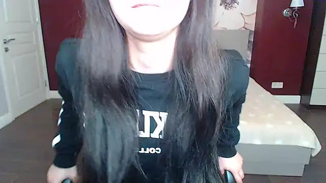 Snapshot of ElinaMils chatting on March 12, 2025, 9:34 am ElinaMils online show from March 12, 2025, 9:34 am