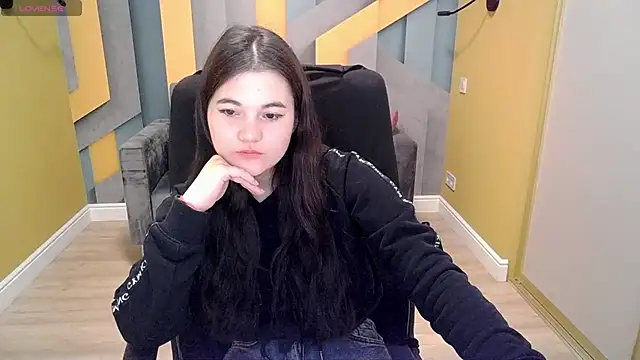 Snapshot of ElinaMils chatting on March 7, 2025, 12:23 pm ElinaMils online show from March 7, 2025, 12:23 pm