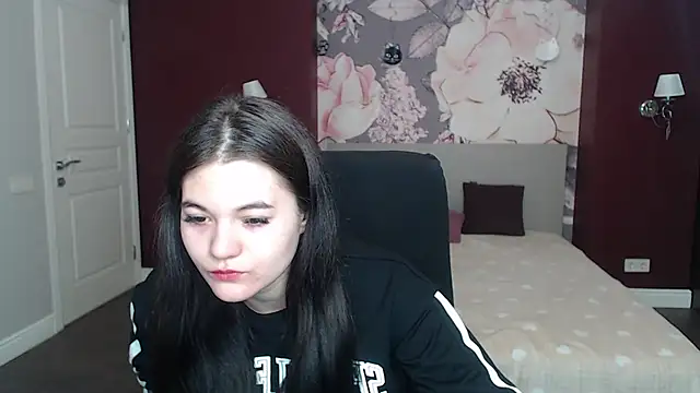 Snapshot of ElinaMils chatting on March 12, 2025, 6:29 am ElinaMils online show from March 12, 2025, 6:29 am