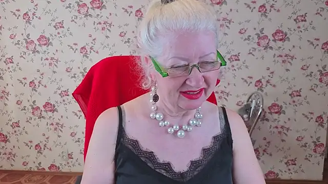 Maya Mayflower online show from April 17, 2026, 3:42 am