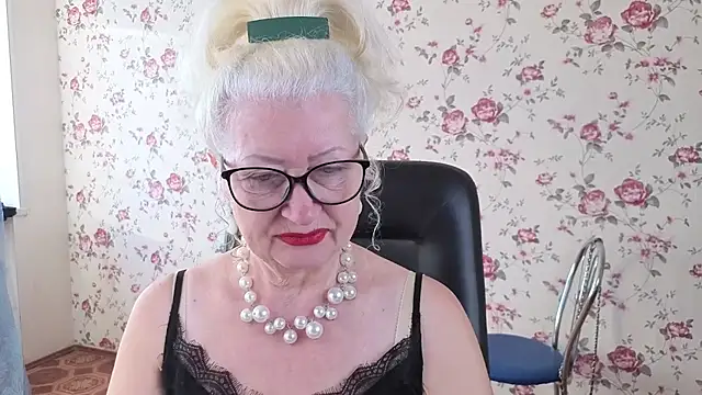 Maya Mayflower online show from September 14, 2025, 4:02 am