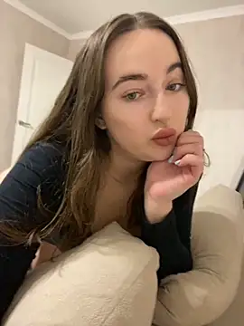 AlisaQSky online show from November 21, 2025, 11:42 am