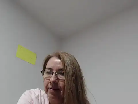 GiaLuvv11 online show from May 3, 2026, 3:33 am