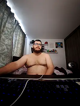 Snapshot of Edmund98 chatting on November 7, 2025, 8:02 pm Edmund98 online show from November 7, 2025, 8:02 pm