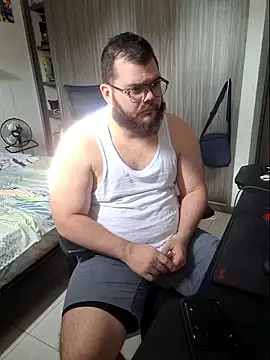 Snapshot of Edmund98 chatting on February 25, 2026, 2:06 pm Edmund98 online show from February 25, 2026, 2:06 pm