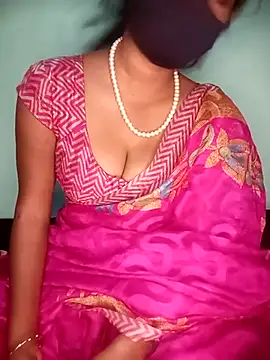 Snapshot of Queen_janu1 chatting on March 5, 2025, 10:10 pm Queen janu1 online show from March 5, 2025, 10:10 pm