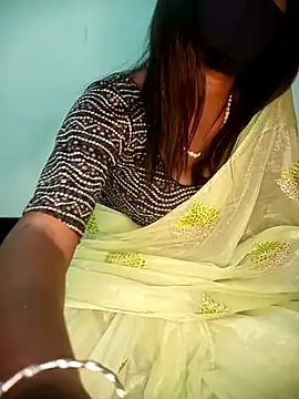 Snapshot of Queen_janu1 chatting on March 8, 2025, 9:40 pm Queen janu1 online show from March 8, 2025, 9:40 pm