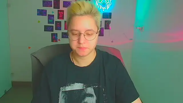 Bella Swannn online show from March 19, 2026, 6:02 am