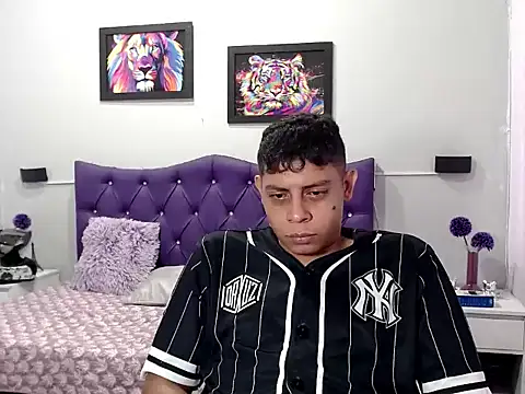 Snapshot of Alejandroo_22 chatting on October 27, 2025, 2:40 pm Alejandroo 22 online show from October 27, 2025, 2:40 pm