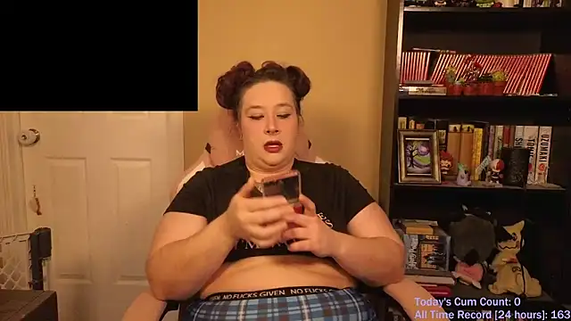 Snapshot of VioletNova chatting on February 12, 2026, 2:06 pm VioletNova online show from February 12, 2026, 2:06 pm